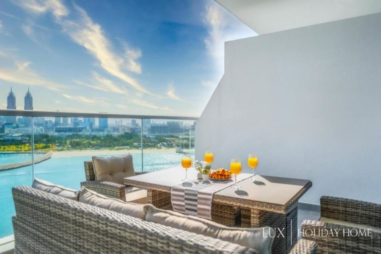 LUX – Opulent Island Suite Burj Khalifa View 1