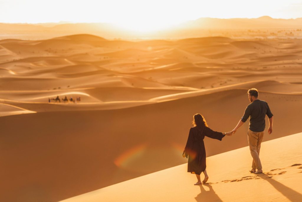 Couple dans le desert de Dubaï