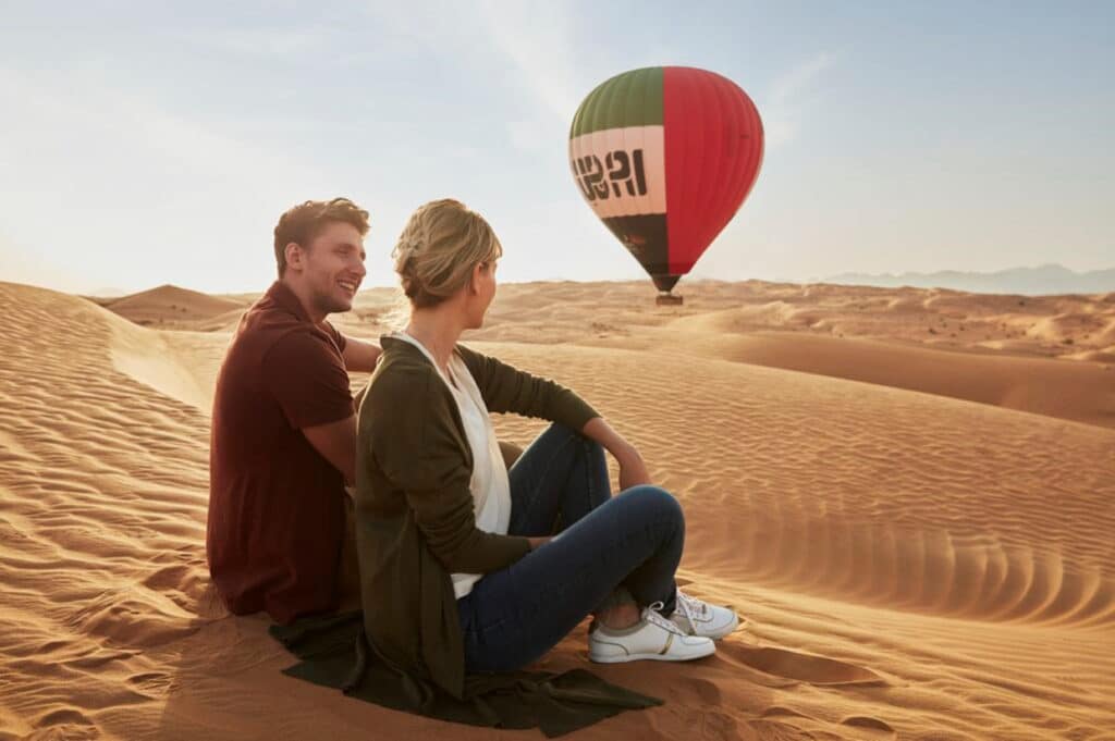 promenade romantique en montgolfière dubaï desert